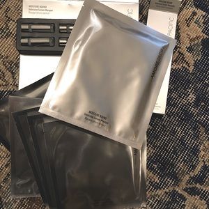 Amore Pacific Moisture Bound Intensive Serum mask